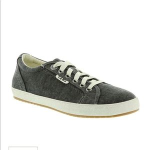 NEW Taos Star Charcoal Gray Washed Canvas laced sneakers 10